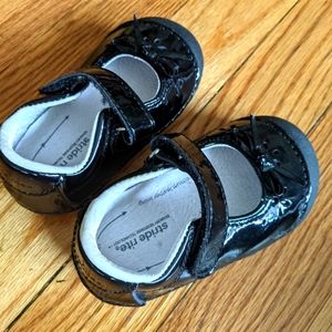 Stride Rite patent leather Mary Janes girls size 4